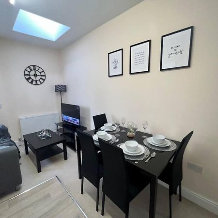 2 Bedroom Apartment With Balcony Oxford Exterior photo