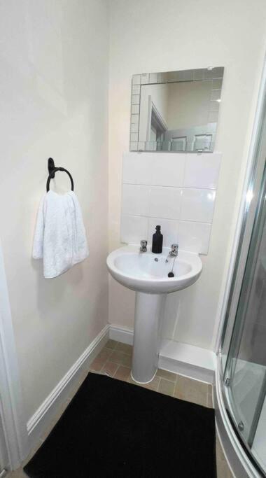 2 Bedroom Apartment With Balcony Oxford Exterior photo