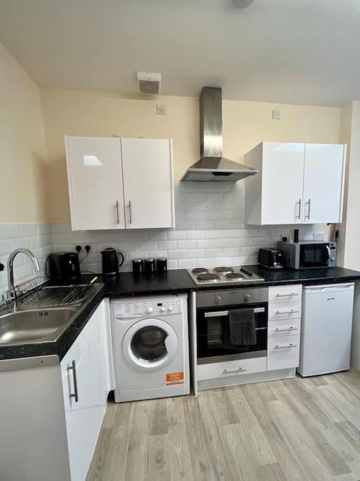 2 Bedroom Apartment With Balcony Oxford Exterior photo
